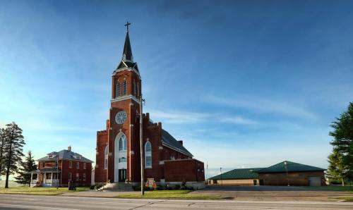 pic-outside-with-town-hall